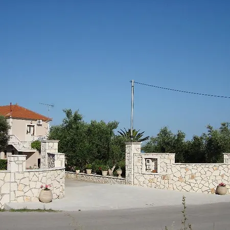 Kapnisi 3* Vasilikí